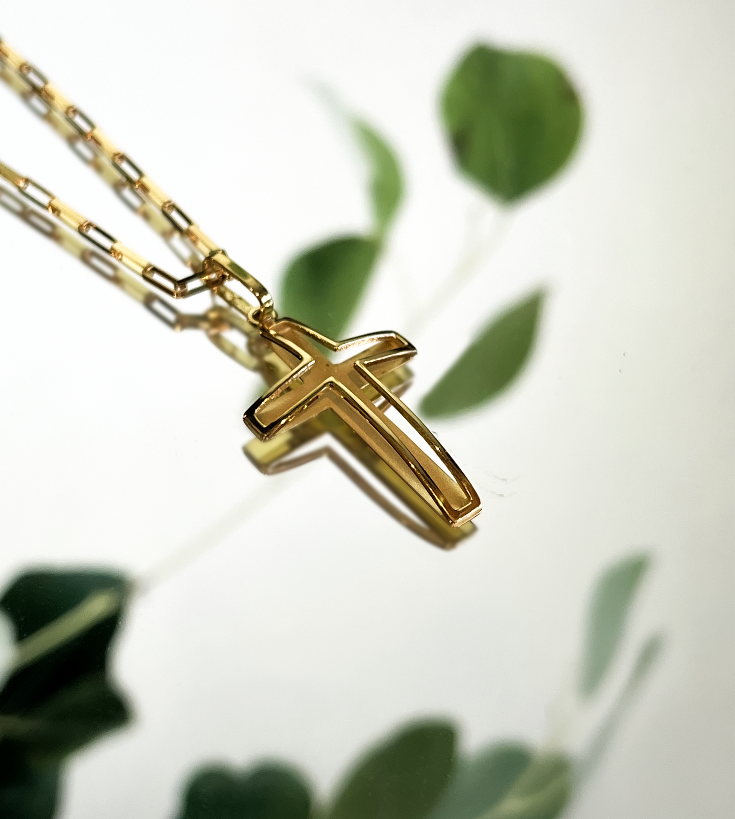 Pingente Cruz Vazada em Ouro 18k