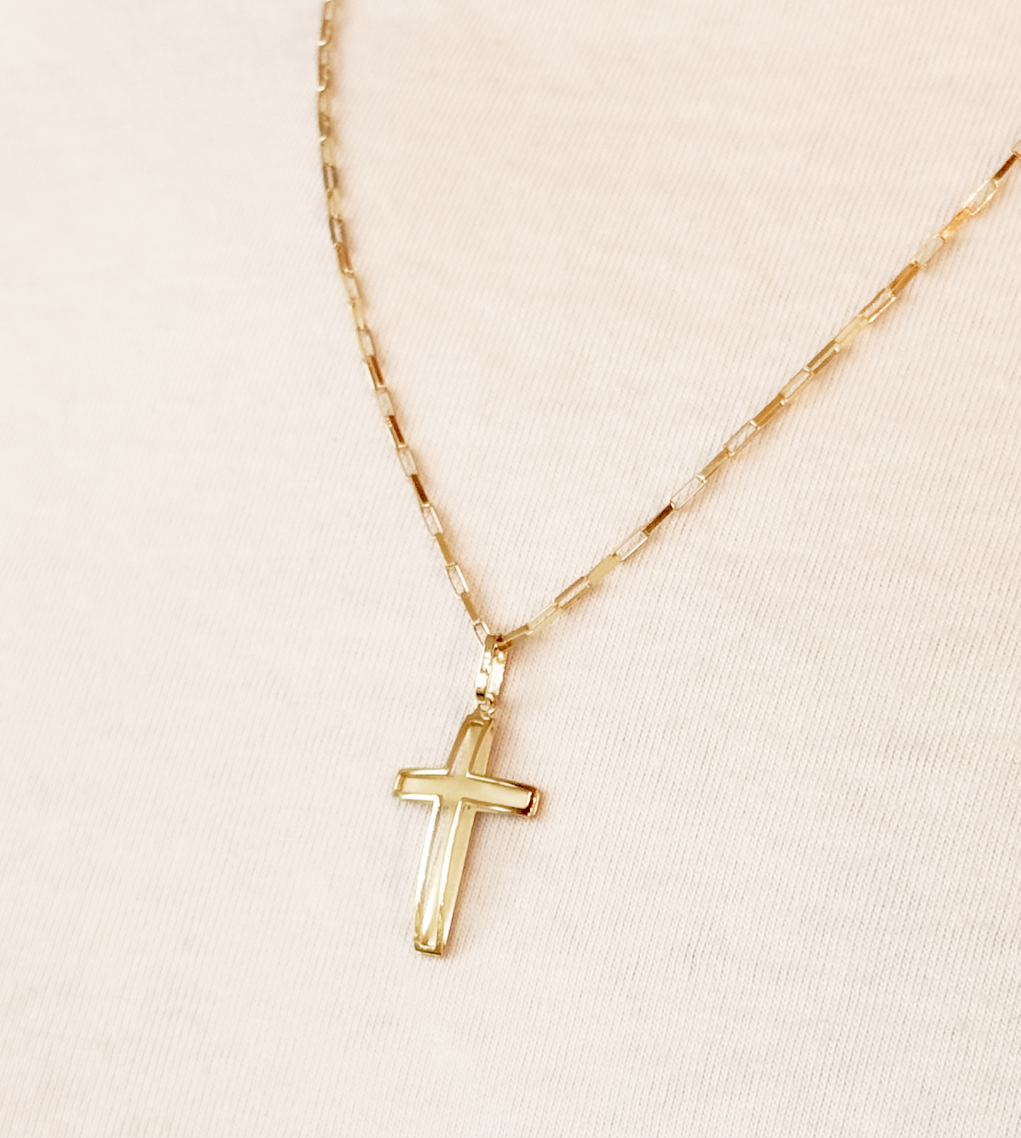 Pingente Cruz Vazada em Ouro 18k